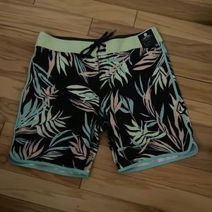 NWT Men’s Volcom Board Shorts “True To This” Tropical Floral. Length 18”-19”